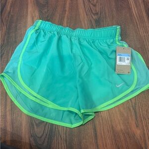 Nike Green Athletic Shorts Lightweight Elastic Waist